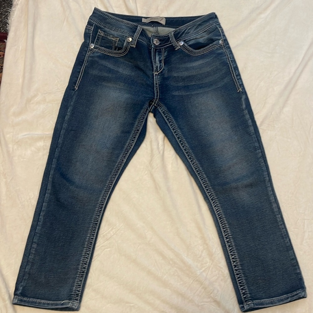 Seven7 brand jeans capris in great condition. Size 2